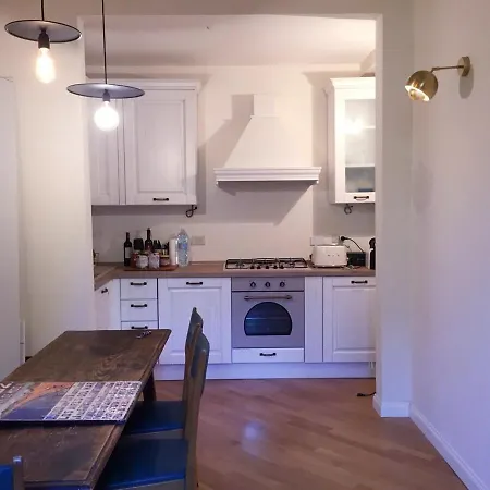 Apartment Charming Hilltop 80m Close To Center And Eui