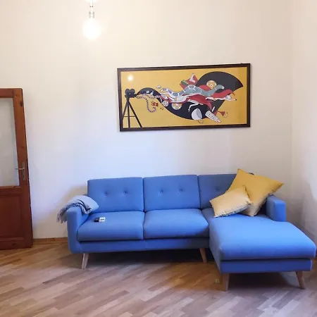 Apartment Charming Hilltop 80m Close To Center And Eui